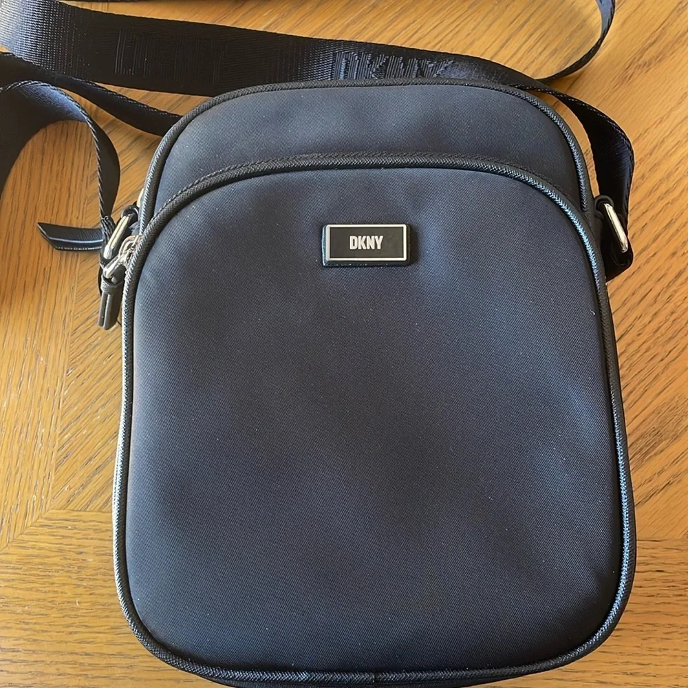 DKNY Gigi Flight Crossbody Bag Color-Black Size- 8 1/2” x 6 1/2” NWT